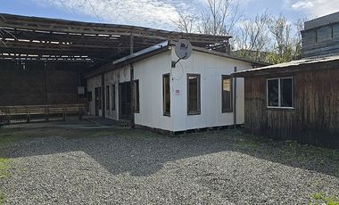 SE VENDE CASA Y AMPLIO TERRENO