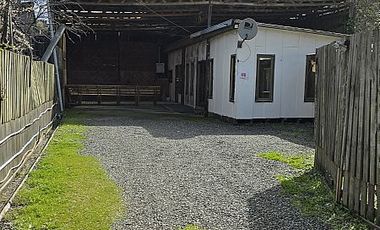 SE VENDE CASA Y AMPLIO TERRENO