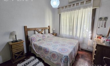 Venta de casa 4 ambientes con cochera y jardín en Quilmes Oeste