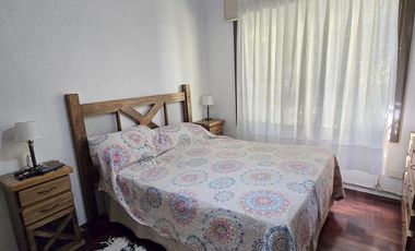 Venta de casa 4 ambientes con cochera y jardín en Quilmes Oeste
