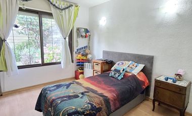 Venta de casa 4 ambientes con cochera y jardín en Quilmes Oeste