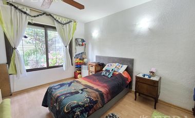 Venta de casa 4 ambientes con cochera y jardín en Quilmes Oeste