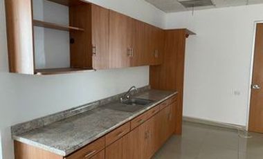 Amplia oficina acondicionada en renta de 551m2 en edificio zona Valle Ote