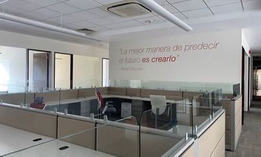 Amplia oficina acondicionada en renta de 1,072m2 edificio en Valle Oriente