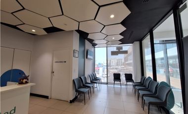 Local para Servicios Medicina general y laboratorio - Av.12 Oct (RB)