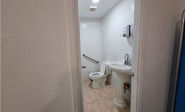 Local para Servicios Medicina general y laboratorio - Av.12 Oct (RB)