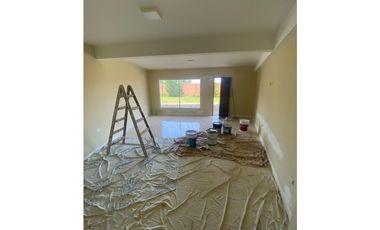 Chalet 4 dormitorios barrio privado Las Golondrinas