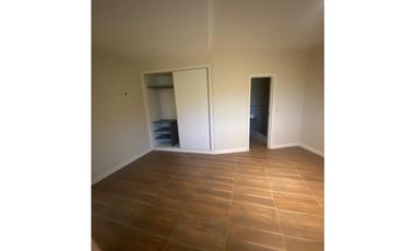 Chalet 4 dormitorios barrio privado Las Golondrinas