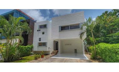 casa de  3 habitaciones con piscina privada y habitacion de servicio Playa del Carmen