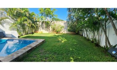 casa de  3 habitaciones con piscina privada y habitacion de servicio Playa del Carmen