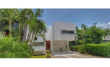 casa de  3 habitaciones con piscina privada y habitacion de servicio Playa del Carmen