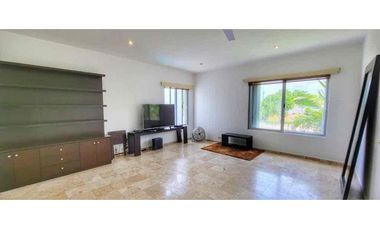 casa de  3 habitaciones con piscina privada y habitacion de servicio Playa del Carmen