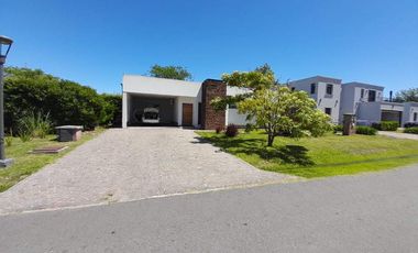 Casa en alquiler en Altos de Hudson II