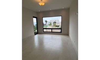 Casa en Venta en Cumbres Elite Premier en Monterrey sotano y terraza