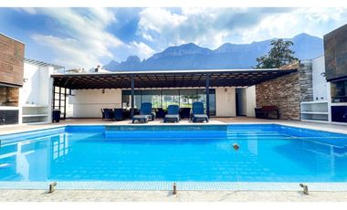 Casa en Venta en Cumbres Elite Premier en Monterrey sotano y terraza