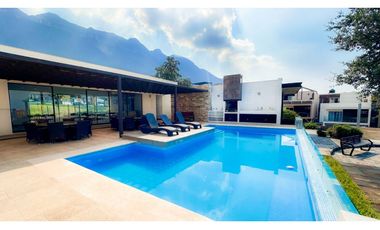 Casa en Venta en Cumbres Elite Premier en Monterrey sotano y terraza