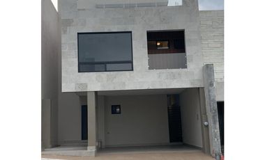 Casa en Venta en Cumbres Elite Premier en Monterrey sotano y terraza