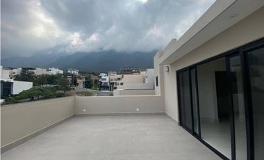Casa en Venta en Cumbres Elite Premier en Monterrey sotano y terraza