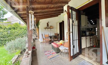 Casa de 3 ambientes zona Los Pinares en VENTA