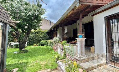 Casa de 3 ambientes zona Los Pinares en VENTA