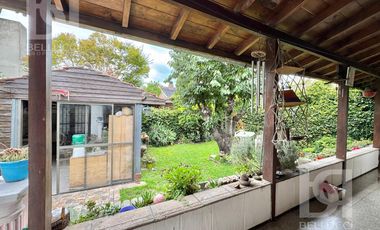 Casa de 3 ambientes zona Los Pinares en VENTA