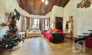 Casa de 3 ambientes zona Los Pinares en VENTA