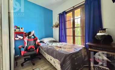 Casa de 3 ambientes zona Los Pinares en VENTA