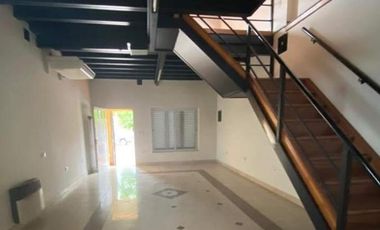 Casa en venta - 2 Dormitorios 2 Baños - Cochera - 330Mts2 - Chivilcoy