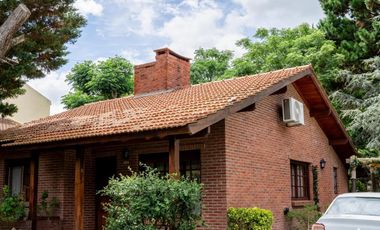 Casa en venta - 2 Dormitorios 2 Baños - Cochera - 500Mts2 - Ostende