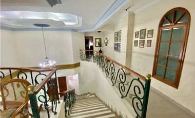 SE VENDE AMPLIA CASA EN EL SECTOR DE BAVARIA, SANTA MARTA