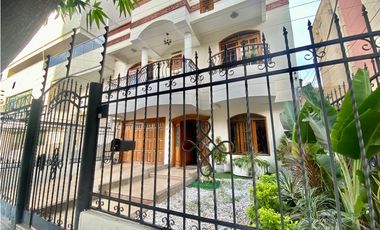 SE VENDE AMPLIA CASA EN EL SECTOR DE BAVARIA, SANTA MARTA