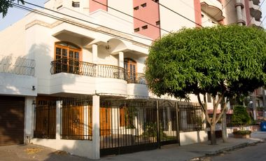 SE VENDE AMPLIA CASA EN EL SECTOR DE BAVARIA, SANTA MARTA