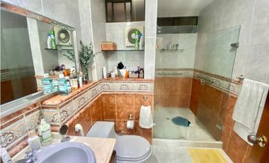 SE VENDE AMPLIA CASA EN EL SECTOR DE BAVARIA, SANTA MARTA