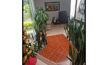 VENDO HERMOSA CASA SECTOR ALCALA