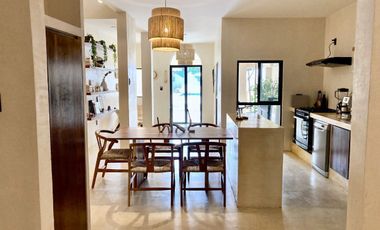 En Venta, Casa amueblabada y equipada en Santiago Centro histórico de Mérida