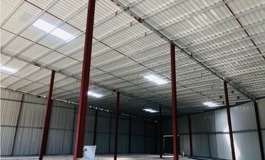 Se alquila galera en Mañanitas de 180-200 mts!!!