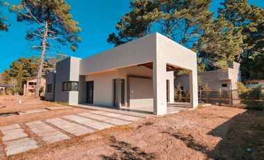 Casa Moderna 3 DORM En Costa Del Este - A ESTRENAR!