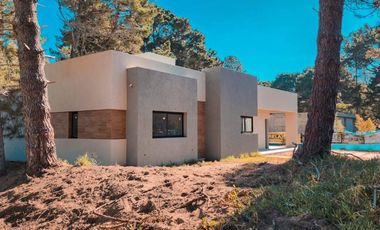 Casa Moderna 3 DORM En Costa Del Este - A ESTRENAR!