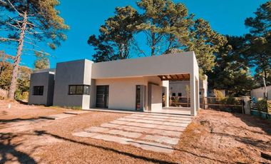Casa Moderna 3 DORM En Costa Del Este - A ESTRENAR!