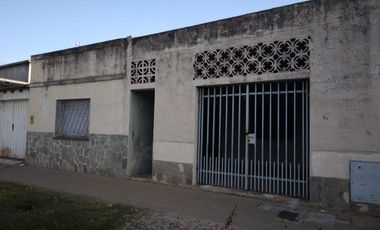 CASA LOTE PROPIO A RECICLAR ZONA EMAUS