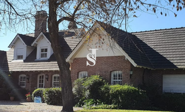 Hermoso Chalet a la Venta en Coutry Club las Praderas de Lujan