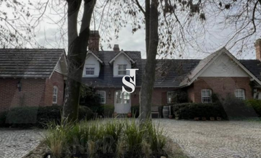 Hermoso Chalet a la Venta en Coutry Club las Praderas de Lujan