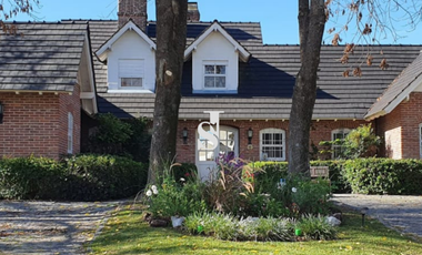Hermoso Chalet a la Venta en Coutry Club las Praderas de Lujan