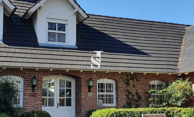 Hermoso Chalet a la Venta en Coutry Club las Praderas de Lujan