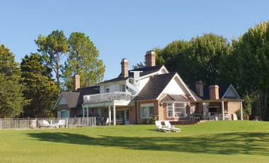 Hermoso Chalet a la Venta en Coutry Club las Praderas de Lujan