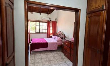 EXCELENTE CASA CENTRICA DE DOS PLANTA EN VENTA CON ESCRITURA