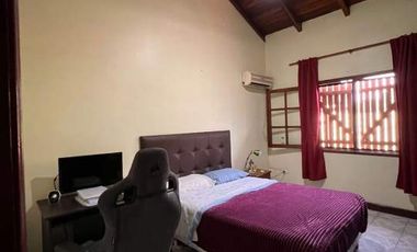EXCELENTE CASA CENTRICA DE DOS PLANTA EN VENTA CON ESCRITURA
