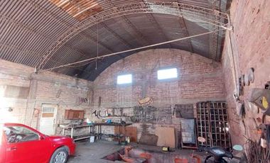Se vende casa + galpón comercial céntrico