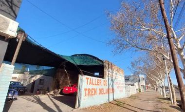 Se vende casa + galpón comercial céntrico