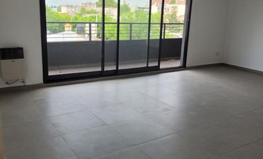 EXCELENTE DEPARTAMENTO  CON COCHERA CUBIERTA AUREO CAÑON 3 DE FEBRERO 190 SAN FERNANDO